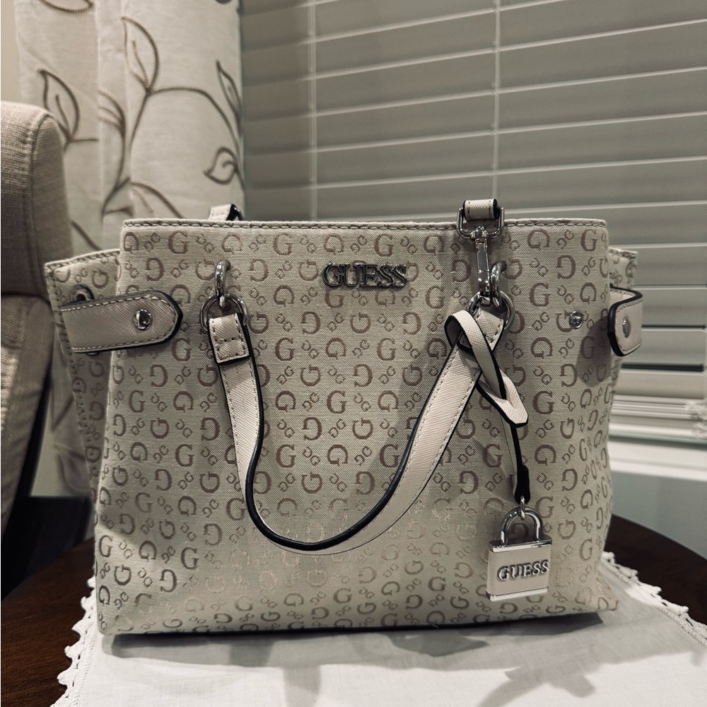 NWOT GUESS Womens Beige Tan Logo Print Large Handbag Purse Satchel Crossbody Bag